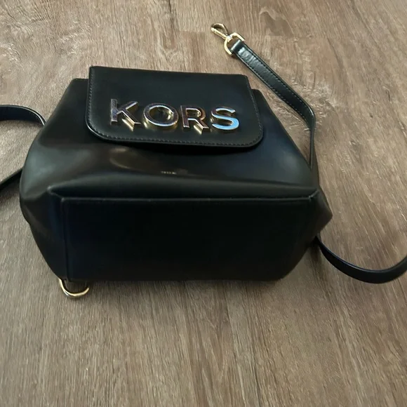 EUC Michael Kors Black Leather Shoulder Bag - Picture 4 of 8